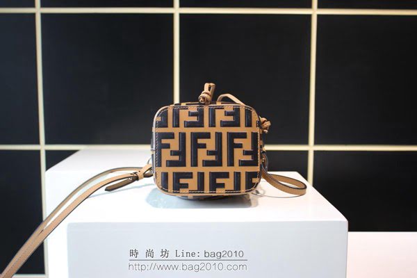 FENDI女包 頂級原單 煙草色小牛皮 小型款MON TRéSOR水桶包 芬迪女斜挎包  fdz2054